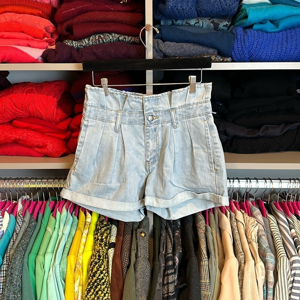 Fashion Nova paper bag light blue cuffed hem jean shorts size 5